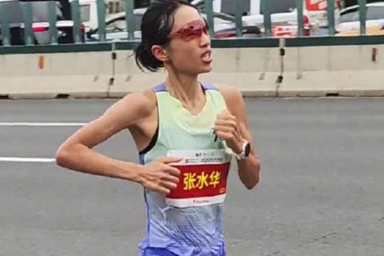 九游体育官网入口-呼吁开除“最快女护士”？这样的言论越界了