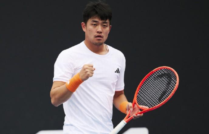 九游体育官网-直落两盘横扫！吴易昺澳网资格赛再胜一场，重返正赛一步之遥